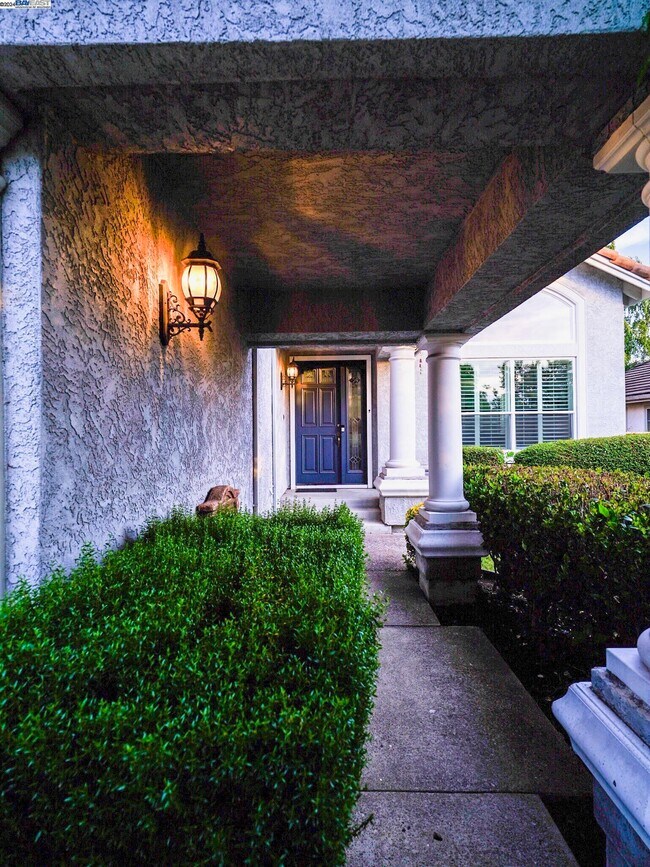 Building Photo - 672 Dunhill Dr