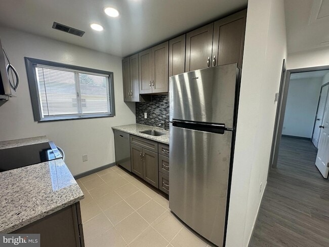 Foto del edificio - 10704 Montgomery Rd