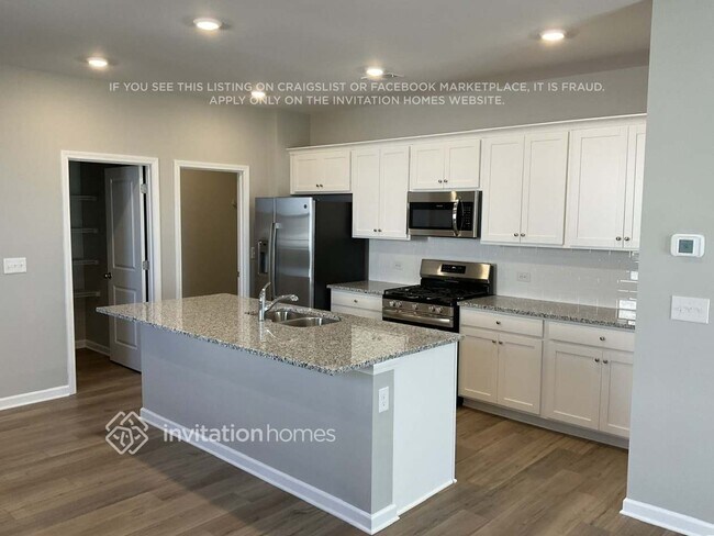 Building Photo - 533 Almere Dr