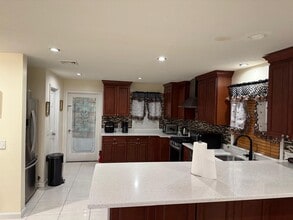 Building Photo - 25 Pershing St