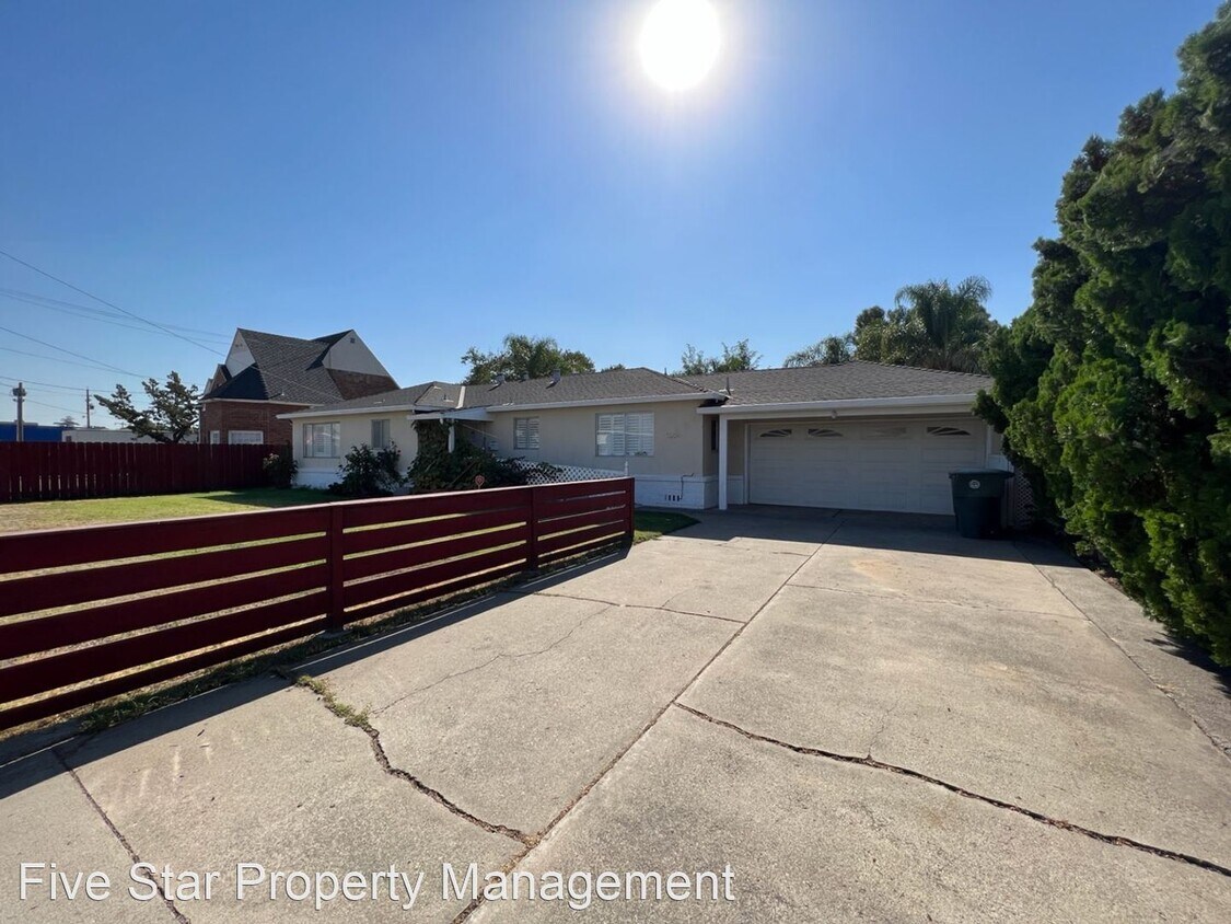 Primary Photo - 3 br, 2 bath House - 1004 W. Yosemite Ave