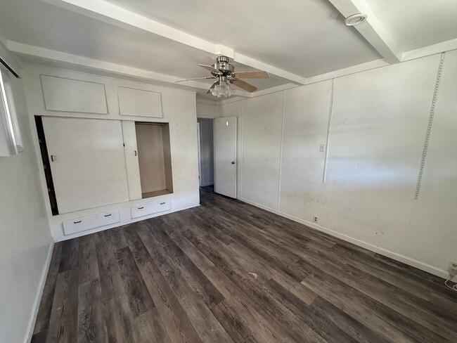 Building Photo - 3 Bedroom 1 Bath in East Hemet!