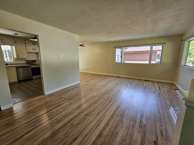 Building Photo - 3617 Leeds Ln
