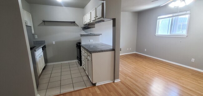 Building Photo - 2514 Thornton Rd