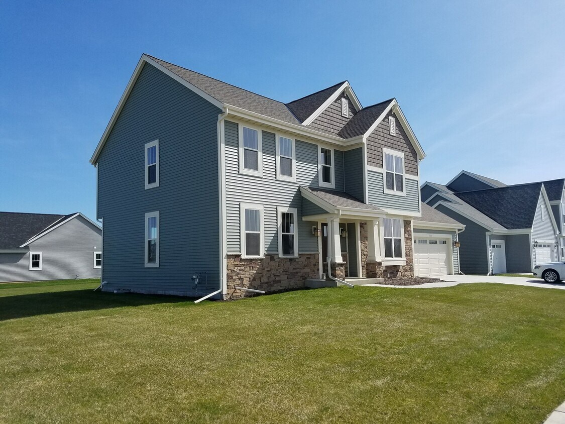 Foto principal - Beautiful home is Oconomowoc