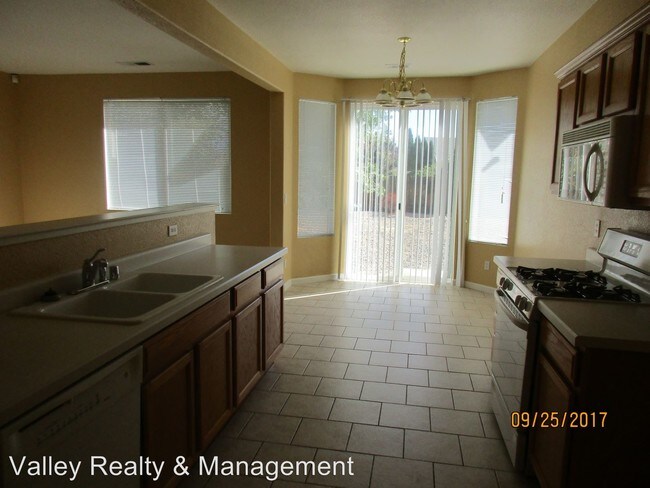 Building Photo - 502 La Quinta Ct