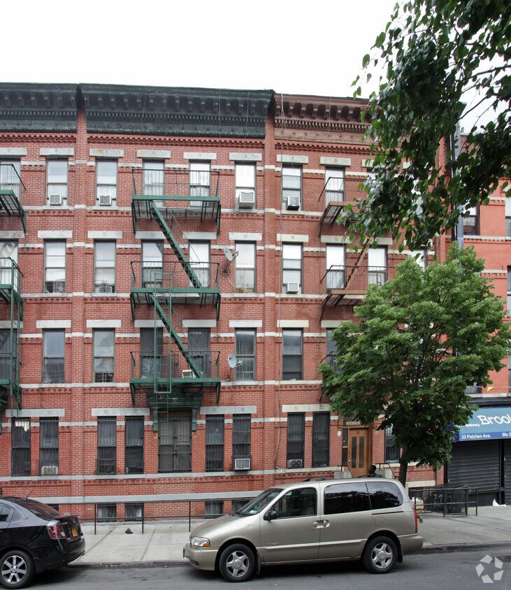 Foto del edificio - 29-31 Patchen Ave