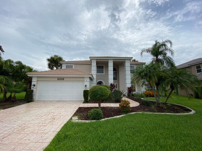 Foto del edificio - Huge 5 Bedroom Pool Home Available Now