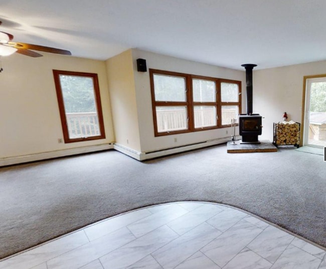 Building Photo - Huge fenced in yard / 2 car garage
