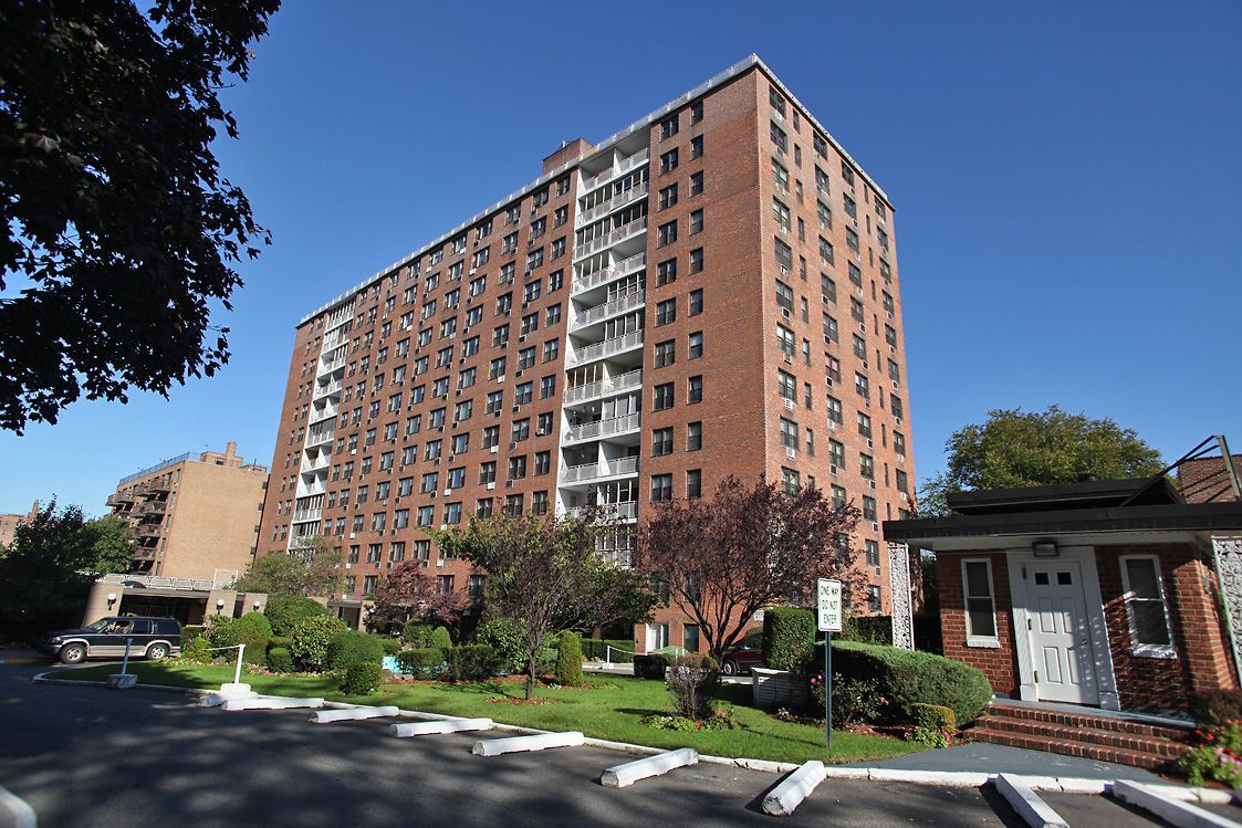 Foto principal - 98-05 67th Ave