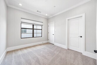 Building Photo - 5733 Winsome Ln