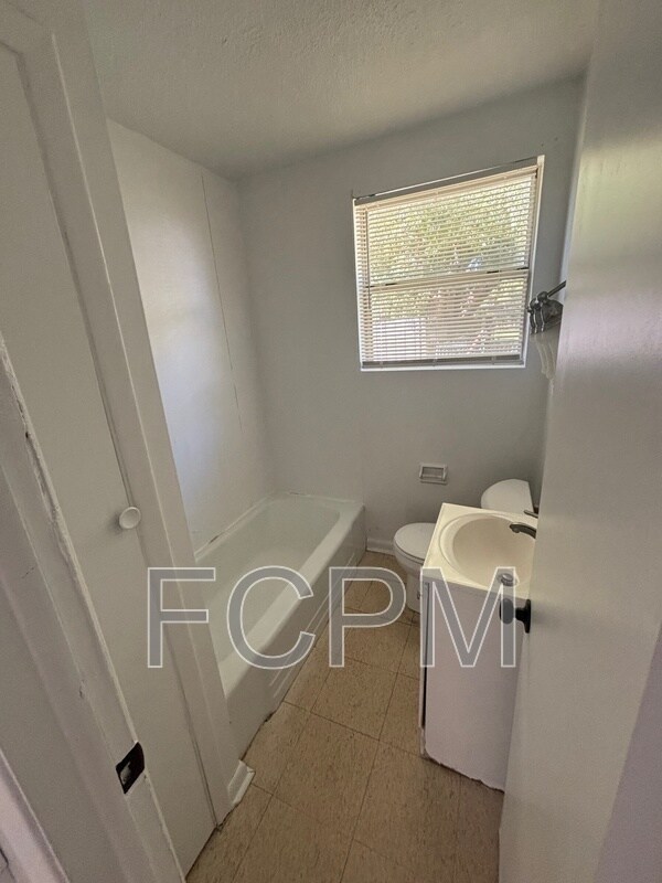 Foto del edificio - 1064 Huron St