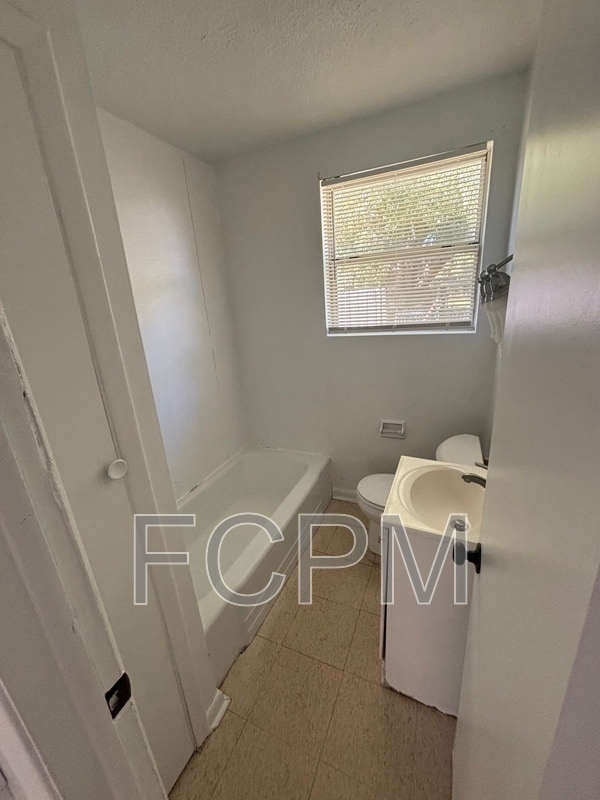 Building Photo - 1064 Huron St