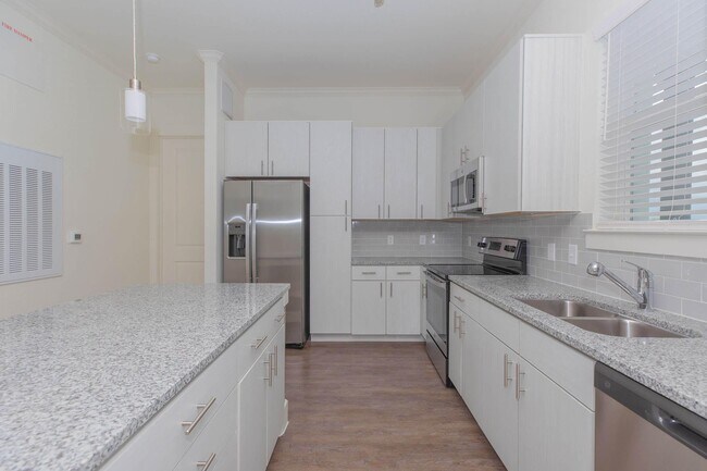 Building Photo - Ivy Point Friendswood