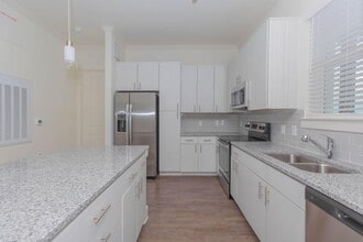 Building Photo - Ivy Point Friendswood