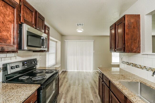 Building Photo - 1070 Hickory Trail St