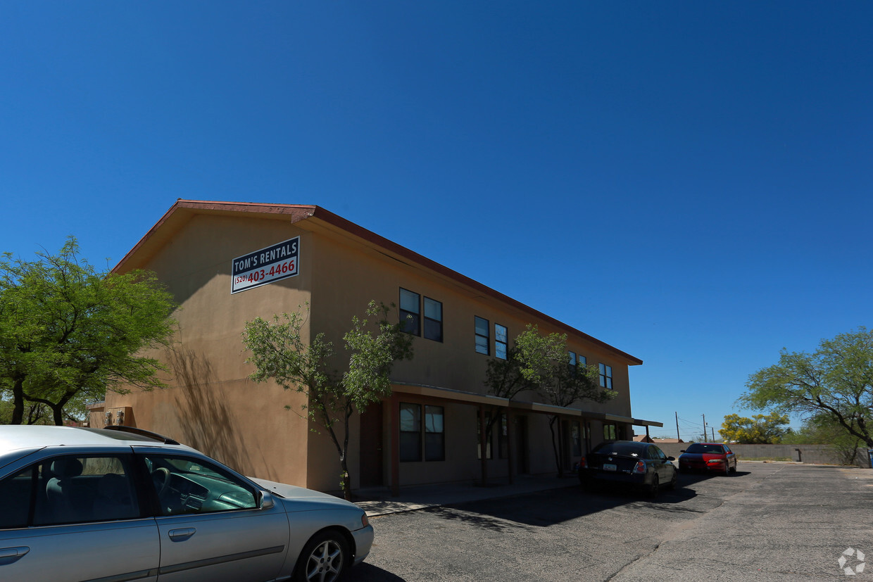 Foto del edificio - Tom's Rentals
