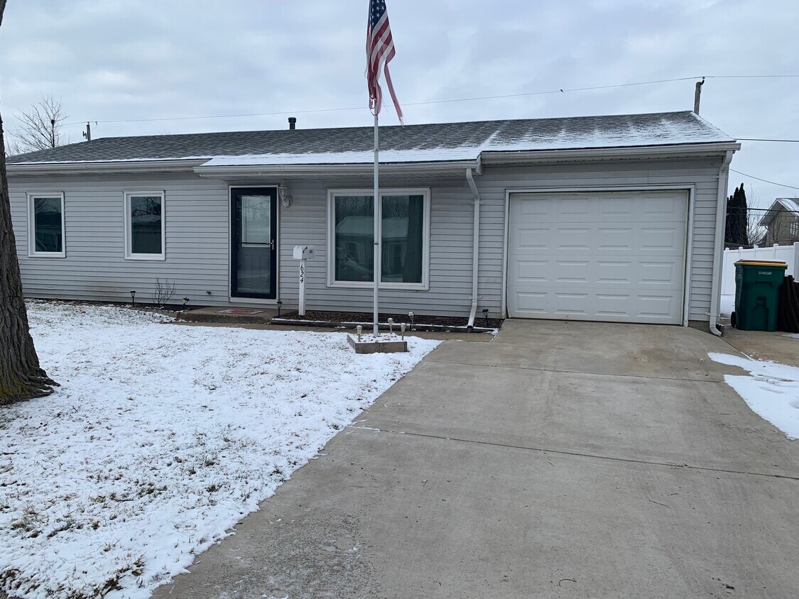 Foto principal - 624 Belmont Dr