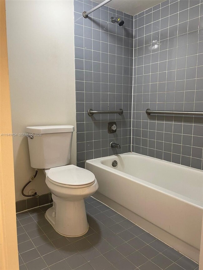 Building Photo - 9688 Fontainebleau Blvd