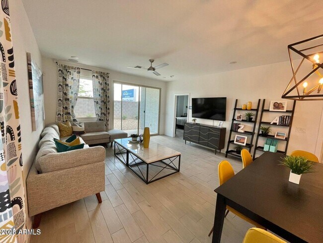 Foto del edificio - 40629 W Sunland Dr