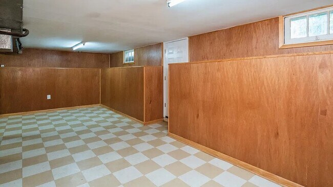 Foto del edificio - Spacious 4BR Family Home on Court Way | 1,875 Sq Ft | $2,593/mo