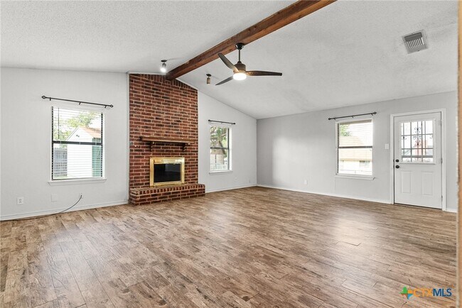 Foto del edificio - 4802 Canyon Cir