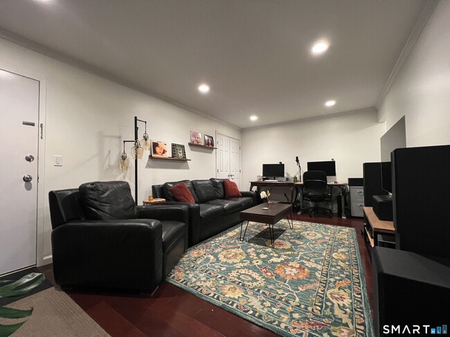 Building Photo - 279 Bridge St