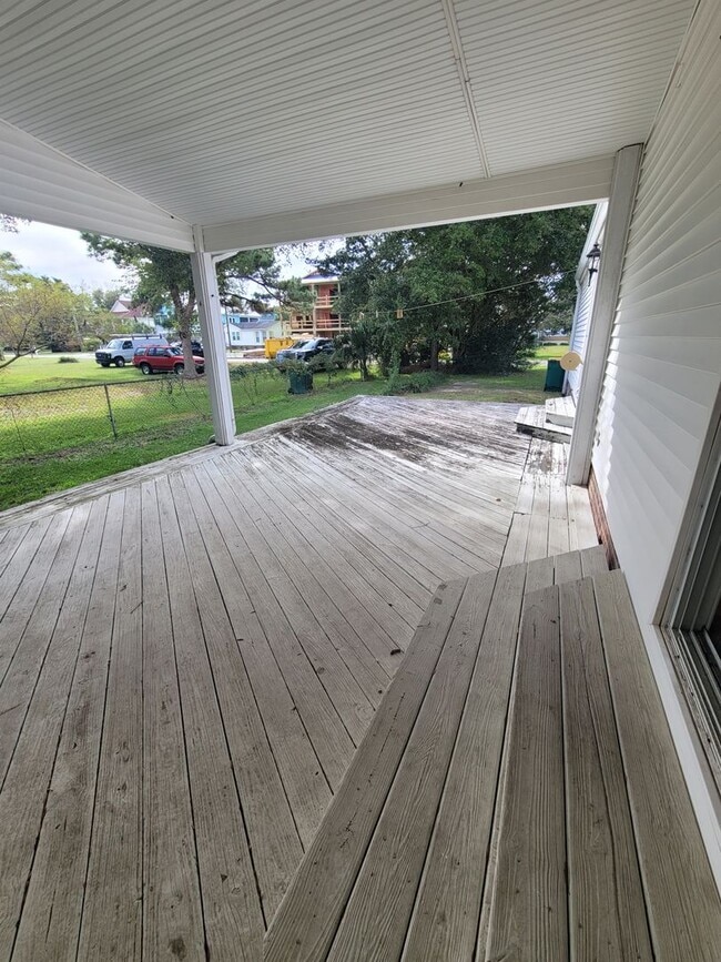 Building Photo - 5 Bedroom Beach House