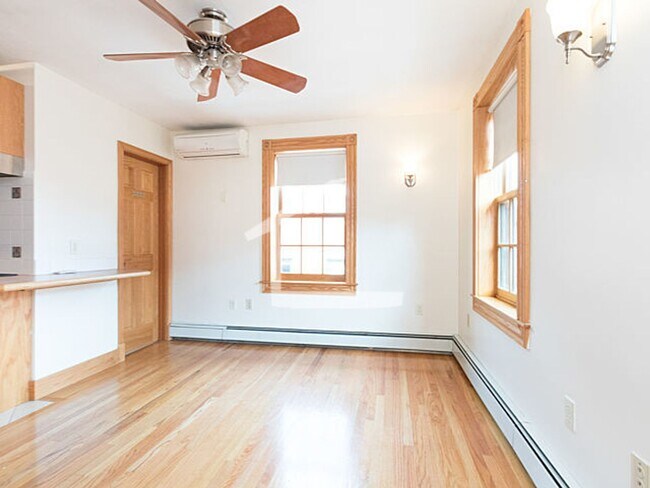 Foto del edificio - You may never see a 1 bed in Beacon Hill t...