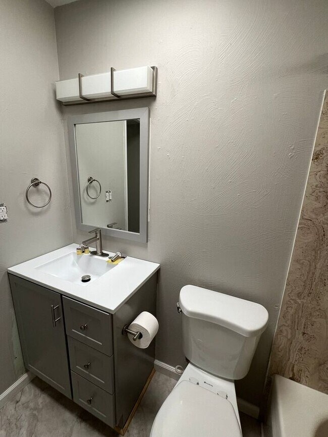 Foto del edificio - Charming 3 bedroom Central with private yard!