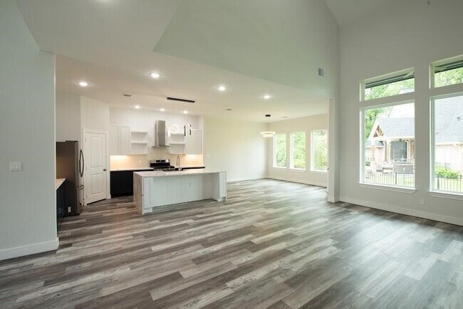 Foto del edificio - 216 Monterrey Rd W