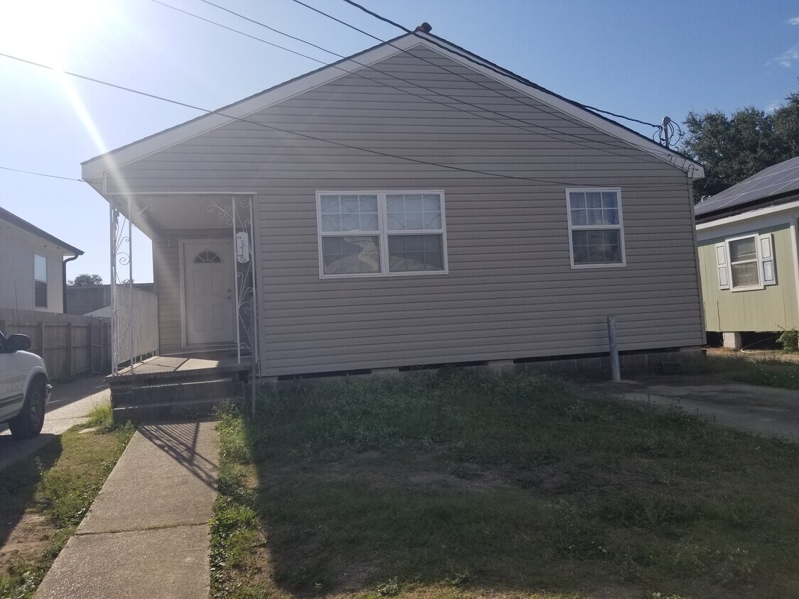 Primary Photo - 5316 Warrington Dr