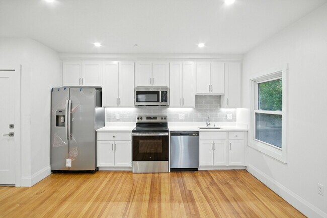 Building Photo - 21 Regent Cir