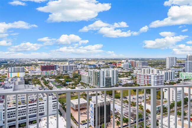 Foto del edificio - 2020 N Bayshore Dr