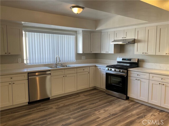 Foto principal - 8368 Nuevo Ave