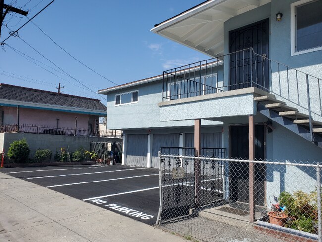 Building Photo - 6333 California Ave