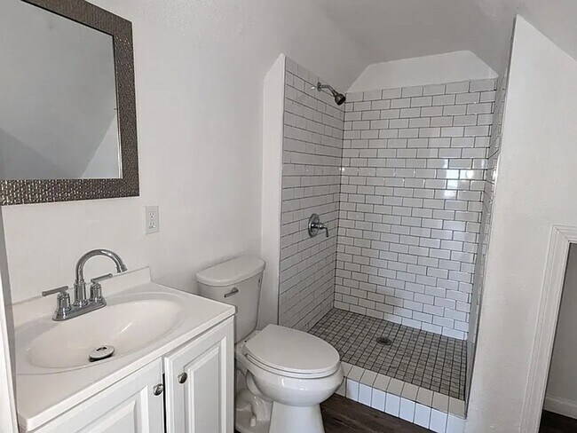 Foto del edificio - 4 bed, 2.5 bath newly renovated house