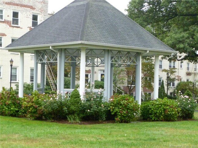 Building Photo - 124 Summer St