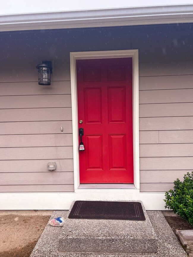 Building Photo - 3 Bed 2 Bath Rambler Gold Bar