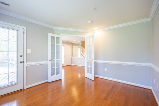 Building Photo - Beautiful 4 BR/3.5 BA EOG Townhome in Laurel!