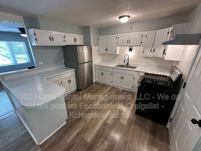 Foto del edificio - 10809 Ewing Ave