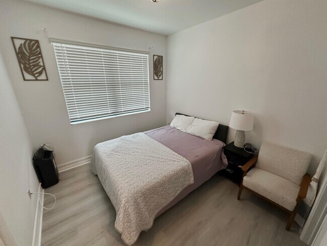 Foto del edificio - Southwest 13th Court, Pembroke Pines, FL 33025 - 3 BR 3.5 BA townhouse