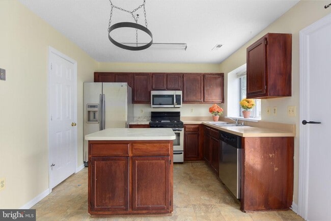 Building Photo - 6512 Old Carriage Dr