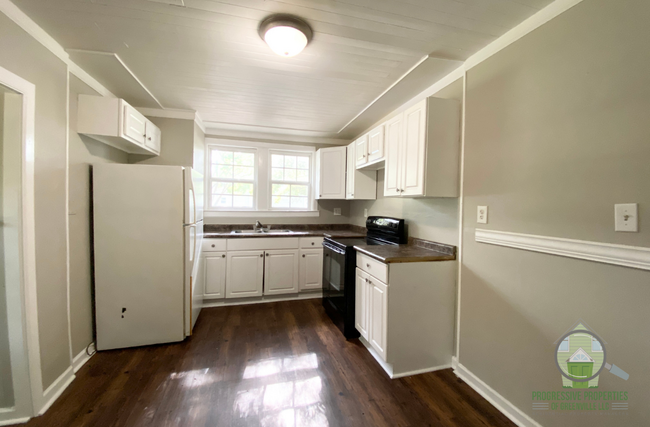 Building Photo - 208 Delano Ave