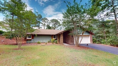 Building Photo - 10 Emerald Ln