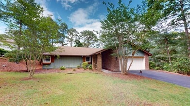 Building Photo - 10 Emerald Ln
