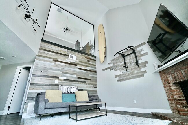 Building Photo - 7632 Topanga Canyon Blvd
