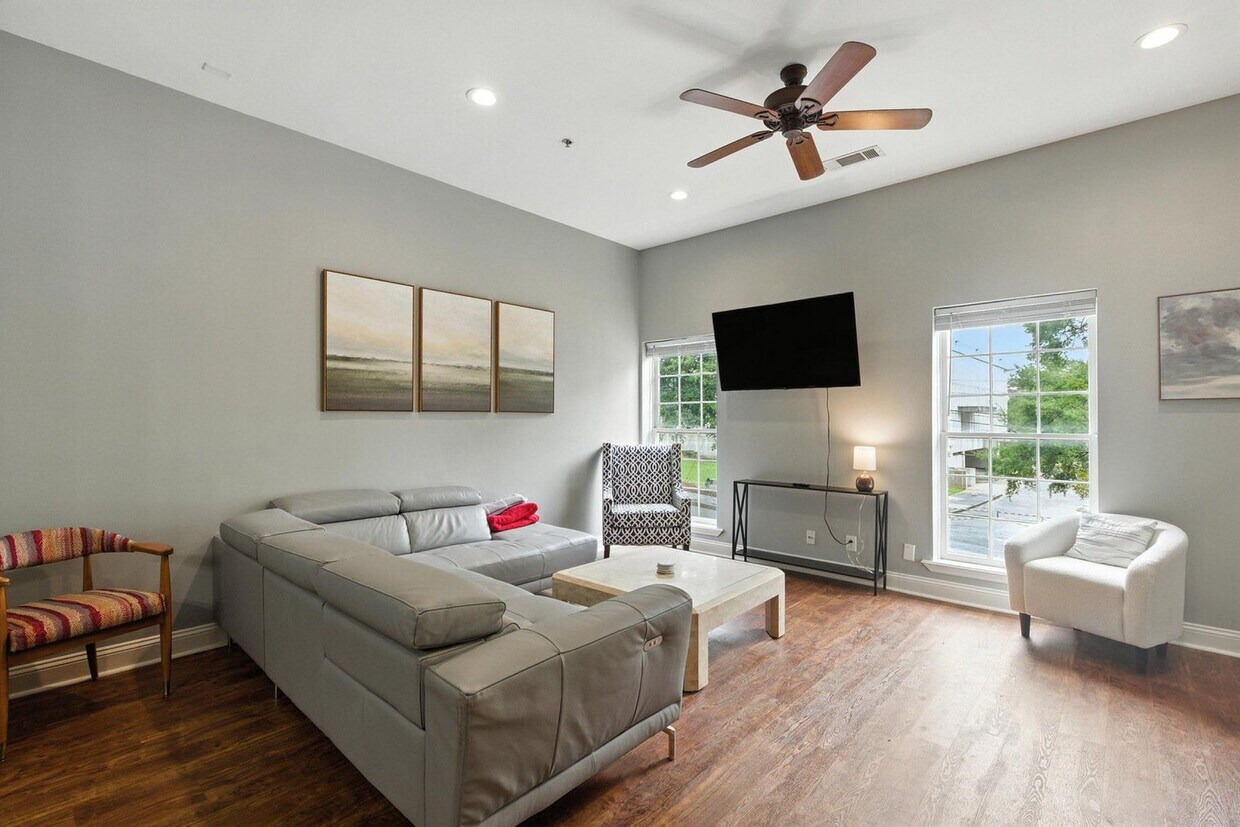 Foto principal - 480 N Thomas St