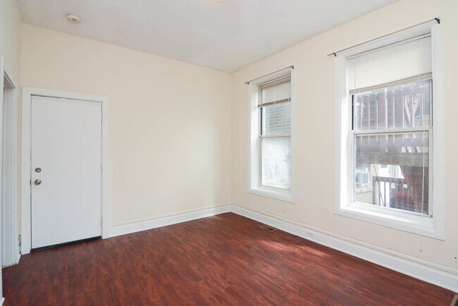 Foto del edificio - 1226 N Maplewood Ave