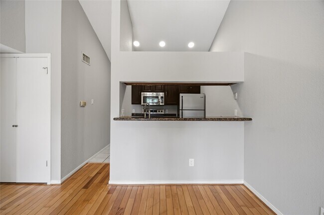 Foto del edificio - 8055 Cambridge St